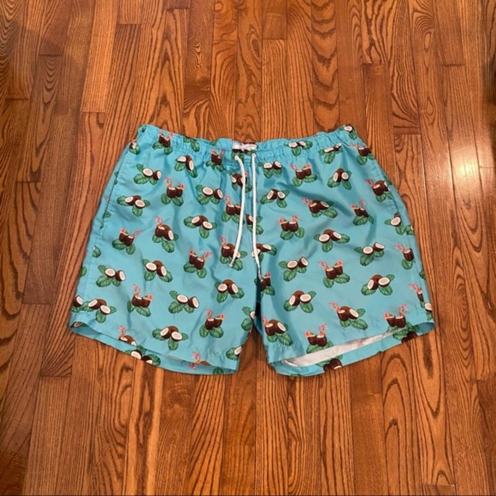 Crown & Ivy swim trucks with coconut print. Elastic waist w/ draw string EUC XXL